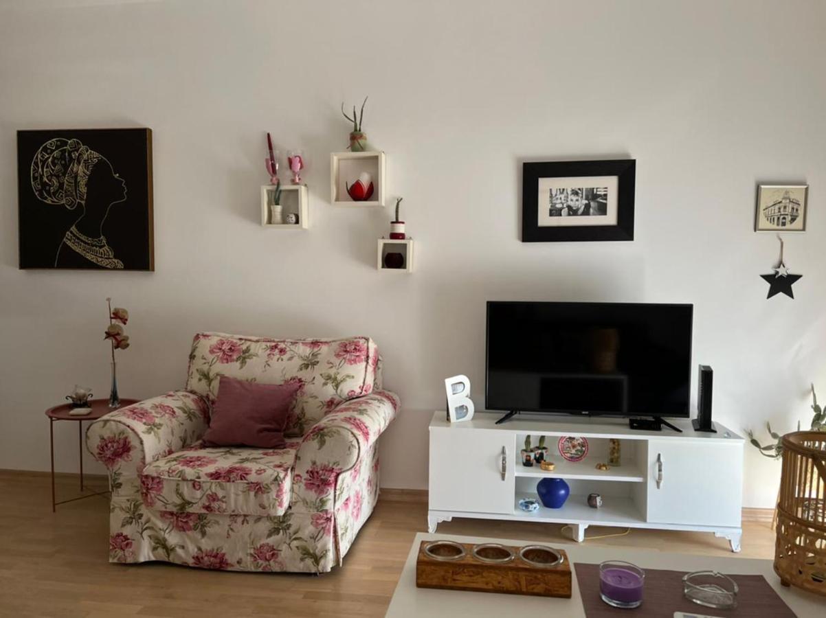 Lovely Pink Flat Daire Podgoriçe Dış mekan fotoğraf