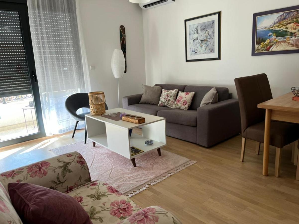 Lovely Pink Flat Daire Podgoriçe Dış mekan fotoğraf